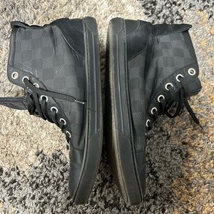 Louis Vuitton Black size 9 (10.5 US)